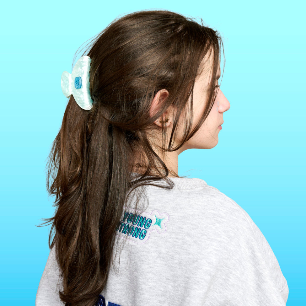 Pipa claw clip holding hair securely in place